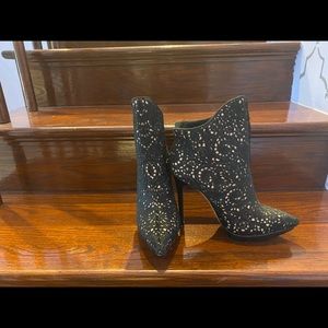 New never worn Alice and Olivia ankle boots.
